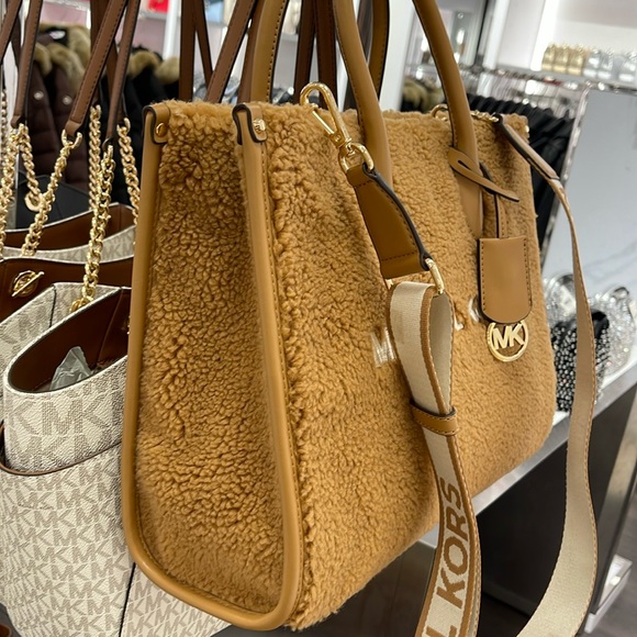 Michael Kors Medium SHEARLING MIRELLA Tote
Shoulder Bag 
Deer Multi
NWT - Picture 11 of 16